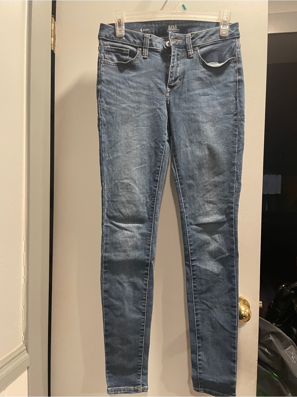 a.n.a High-Rise Skinny Jeans in Medium Blue size 4